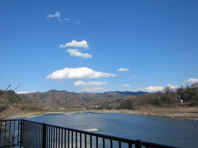 栗谷瀬橋近くの蛇紋岩