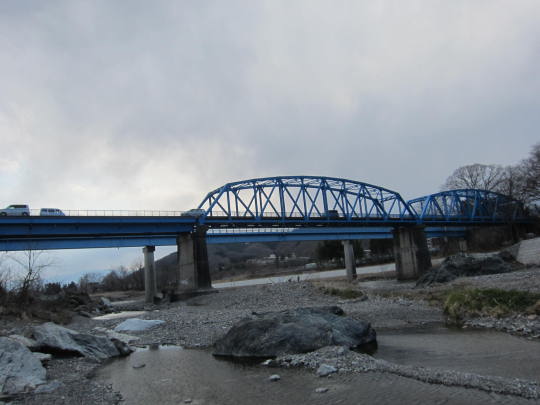 栗谷瀬橋近くの蛇紋岩