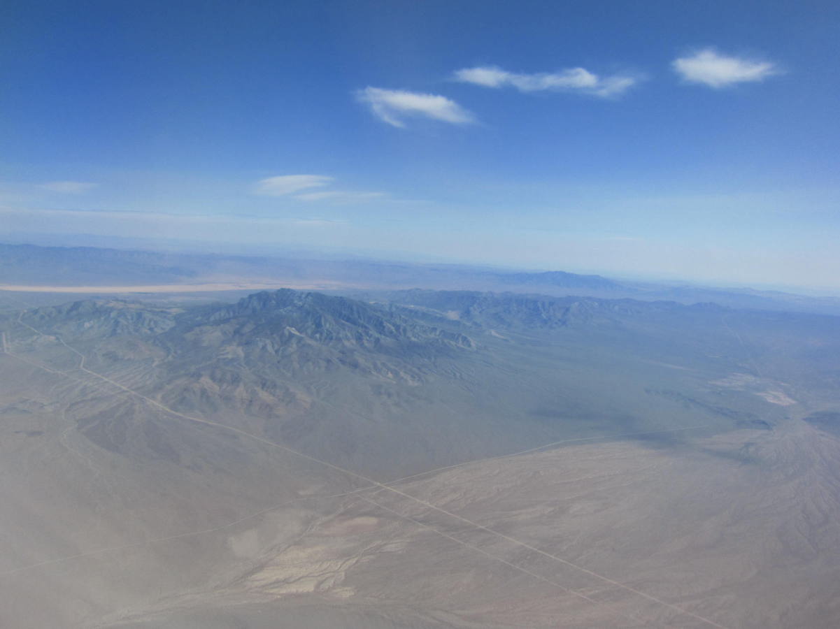ロサンゼルスLosAngelesからラスベガスLasVegasへの飛行機Basin and Range